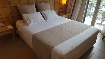 Ionian Plaza Hotel