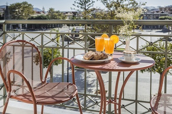 Ionian Plaza Hotel