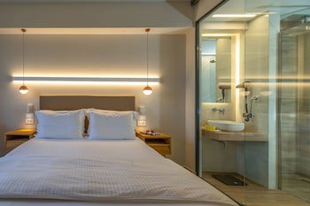 Ionian Plaza Hotel