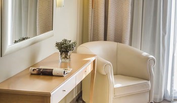 Ionian Plaza Hotel