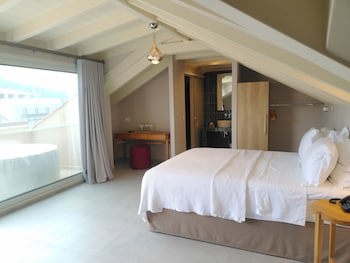 Ionian Plaza Hotel