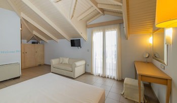 Ionian Plaza Hotel