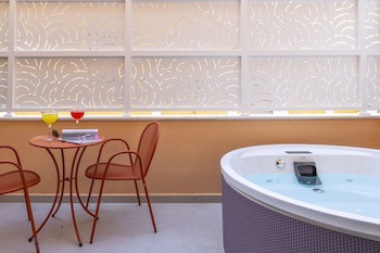 Ionian Plaza Hotel