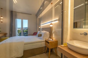 Ionian Plaza Hotel