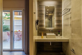 Ionian Plaza Hotel