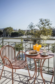 Ionian Plaza Hotel
