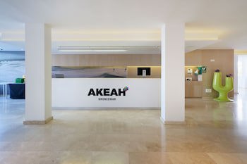 Akeah Broncemar