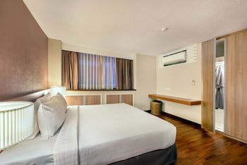 Bandara Silom Suites