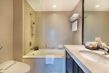 Bandara Silom Suites