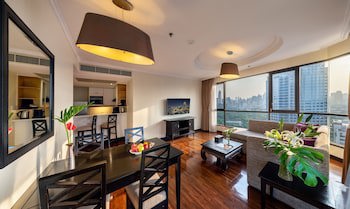 Bandara Silom Suites