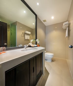 Bandara Silom Suites