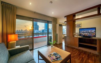 Bandara Silom Suites