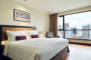 Bandara Silom Suites