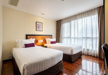Bandara Silom Suites