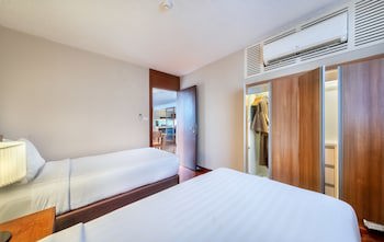 Bandara Silom Suites