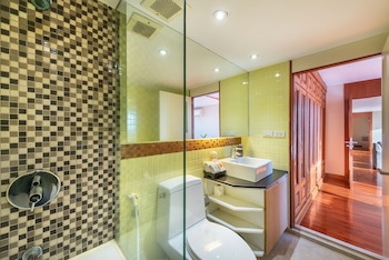 Bandara Silom Suites
