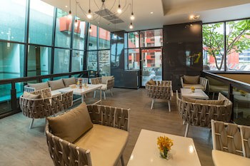 Bandara Silom Suites