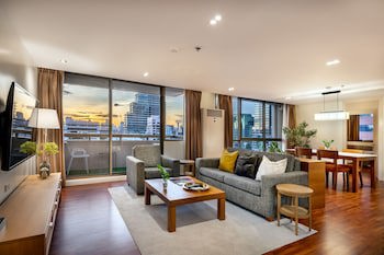 Bandara Silom Suites