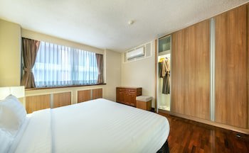 Bandara Silom Suites