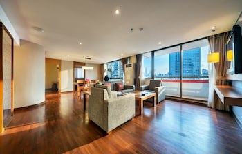 Bandara Silom Suites