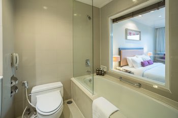Bandara Silom Suites