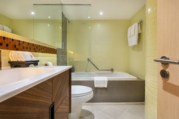 Bandara Silom Suites