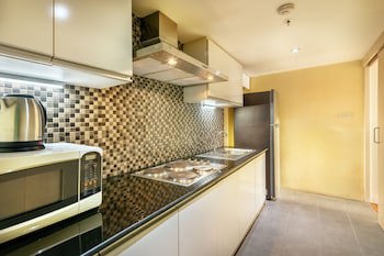 Bandara Silom Suites