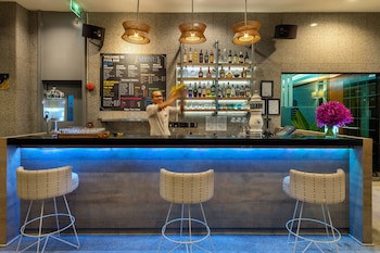 Bandara Silom Suites
