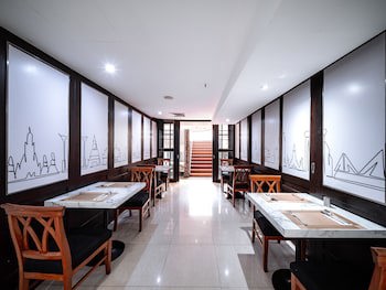 Bandara Silom Suites