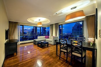 Bandara Silom Suites