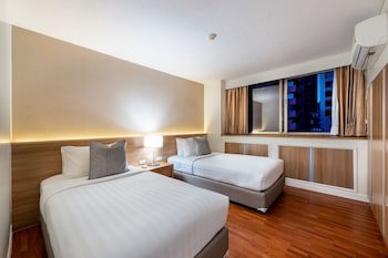 Bandara Silom Suites