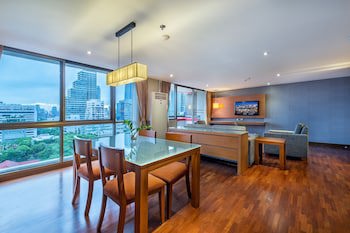 Bandara Silom Suites