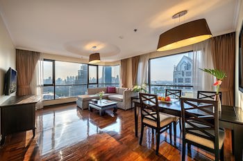 Bandara Silom Suites