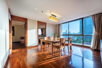 Bandara Silom Suites