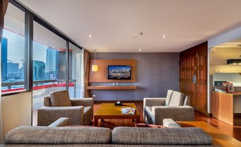Bandara Silom Suites