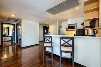Bandara Silom Suites