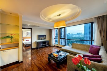 Bandara Silom Suites
