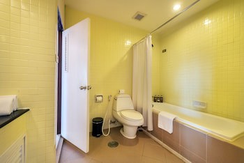 Bandara Silom Suites