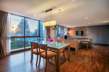 Bandara Silom Suites