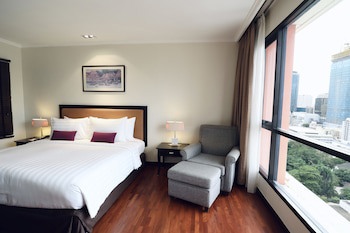 Bandara Silom Suites