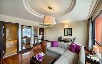 Bandara Silom Suites