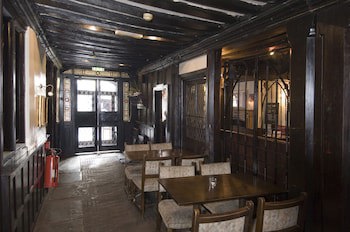 George & Pilgrims Hotel