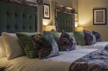 The Kings Arms And Royal Hotel, Godalming, Surrey