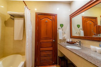 Empress Angkor Resort & Spa