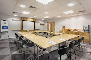 Holiday Inn Express London-Watford Junction, An Ihg Hotel