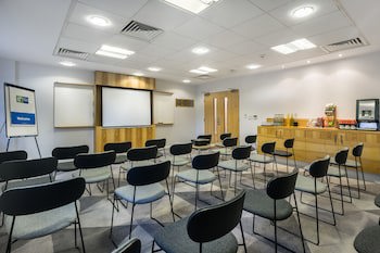 Holiday Inn Express London-Watford Junction, An Ihg Hotel