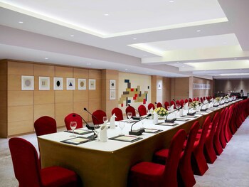 Grand Mercure Vadodara Surya Palace Hotel