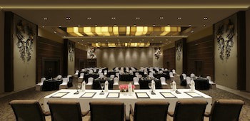 Grand Mercure Vadodara Surya Palace Hotel