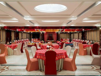 Grand Mercure Vadodara Surya Palace Hotel