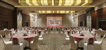 Grand Mercure Vadodara Surya Palace Hotel